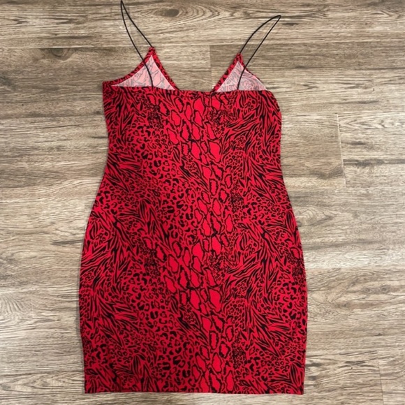Red strap minidress - Picture 5 of 6